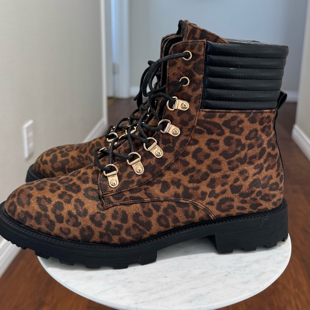 Suede Leopard Print Lace-Up Ankle Boots. Size 8.5